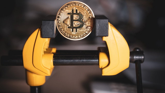 BTC-liquiditeit wordt krapper nu Bitcoin vastgehouden door beurzen het laagste punt in zes maanden bereikt