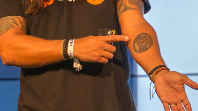 Veel Wow of Apex Crypto? Is Bitcoin, Ethereum of Dogecoin de meest gezochte crypto-tatoeage?